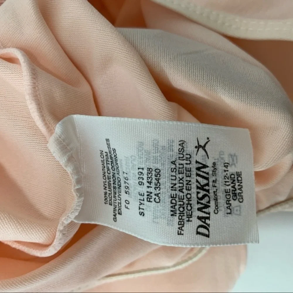 NWT Danskin 9391 theatrical short sleeve leotard